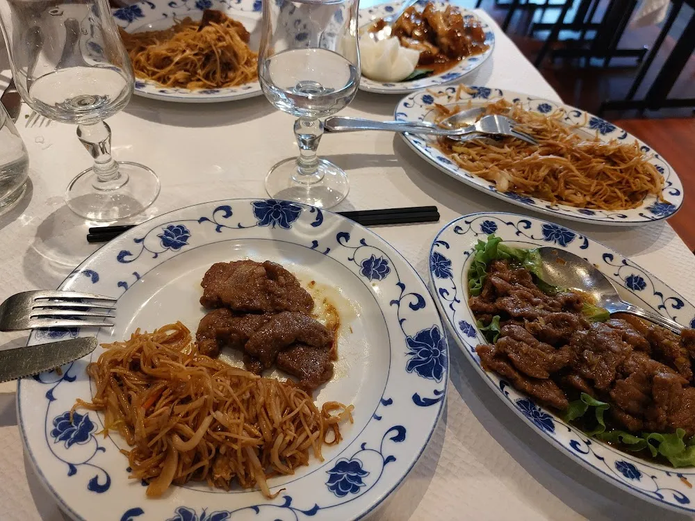 Bœuf À la Citronnelle Et Nouilles Sautées Aux Légumes